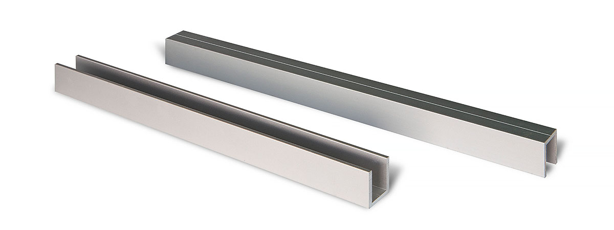 Perfiles en U de aluminio para sujetar los tableros de los separadores